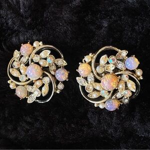 VTG Lisner Faux Fire Opal Pearl Rhinestones GoldTone ClipOn MidCentury Earrings